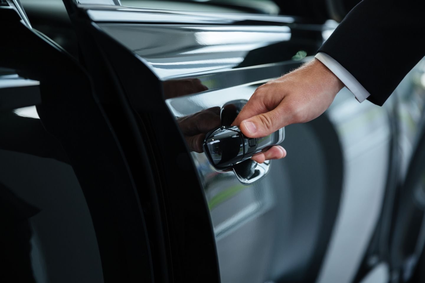 Read more about the article How to Make the Most of Hourly Chauffeur Services: Elevating Your Experience with Chi Town Black Cars