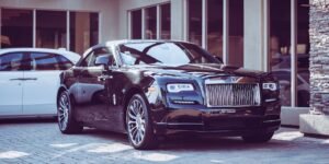 Read more about the article Prom Night Done Right: Best Prom Cars and Limo Options for Teens in Chicago
